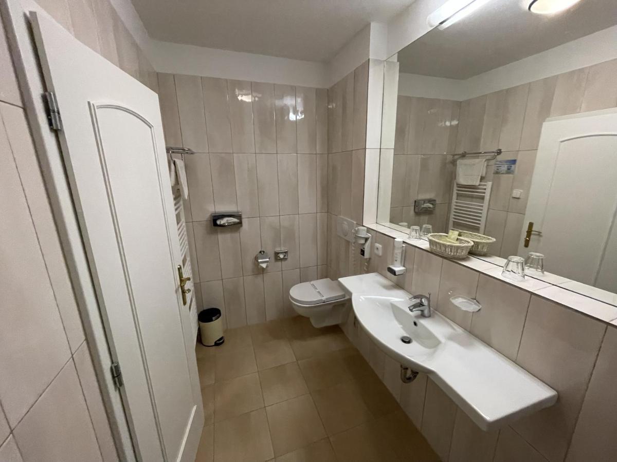 Hotel Reza Františkovy Lázně Exteriör bild