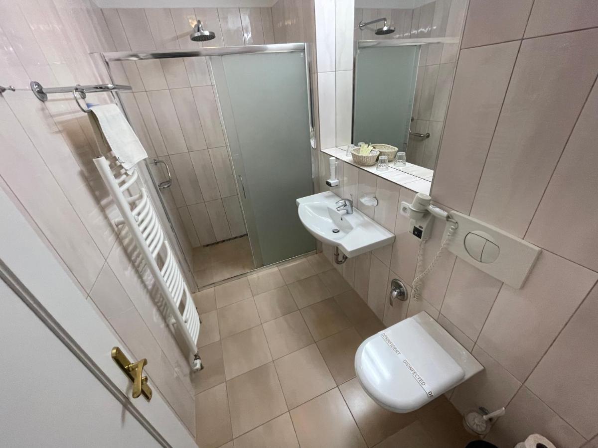 Hotel Reza Františkovy Lázně Exteriör bild