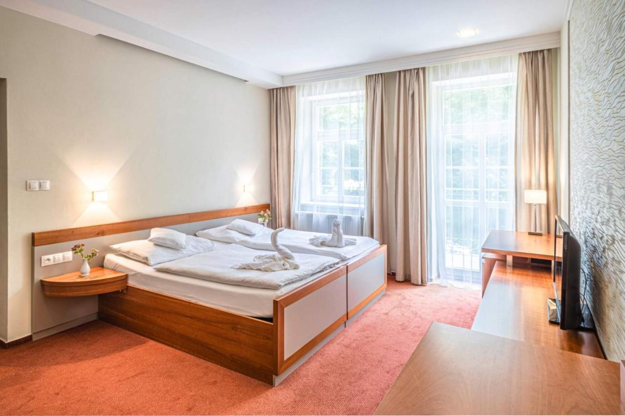 Hotel Reza Františkovy Lázně Exteriör bild