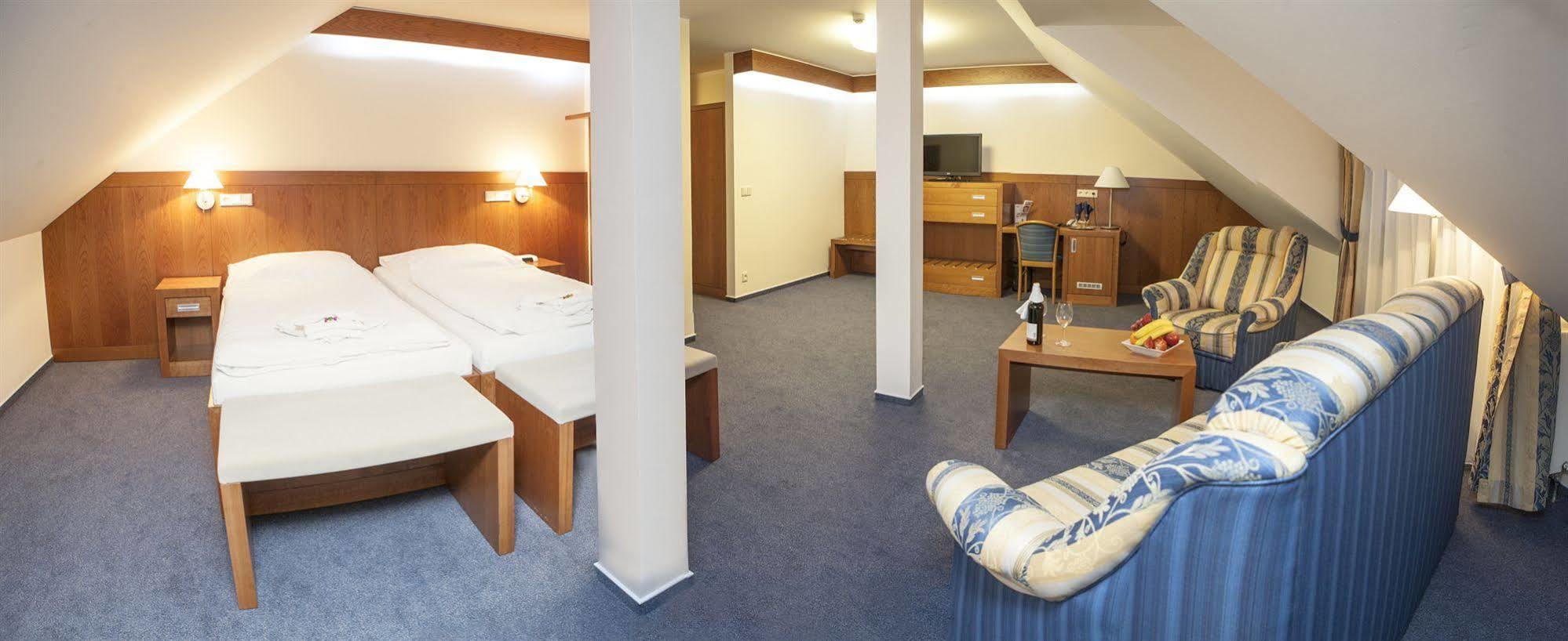 Hotel Reza Františkovy Lázně Exteriör bild